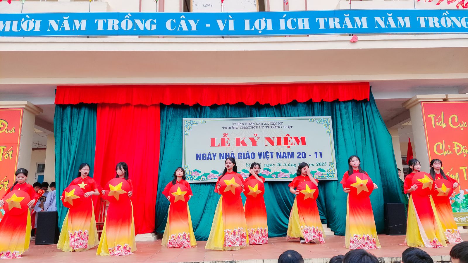 <a href='https://truongththcslythuongkiet.hungyen.edu.vn/tin-tuc/ky-niem-43-nam-ngay-nha-giao-viet-nam-20111982-20112025.html'>KỶ NIỆM 43 NĂM NGÀY NHÀ GIÁO VIỆT NAM (20/11/1982 – 20/11/2025)</a>