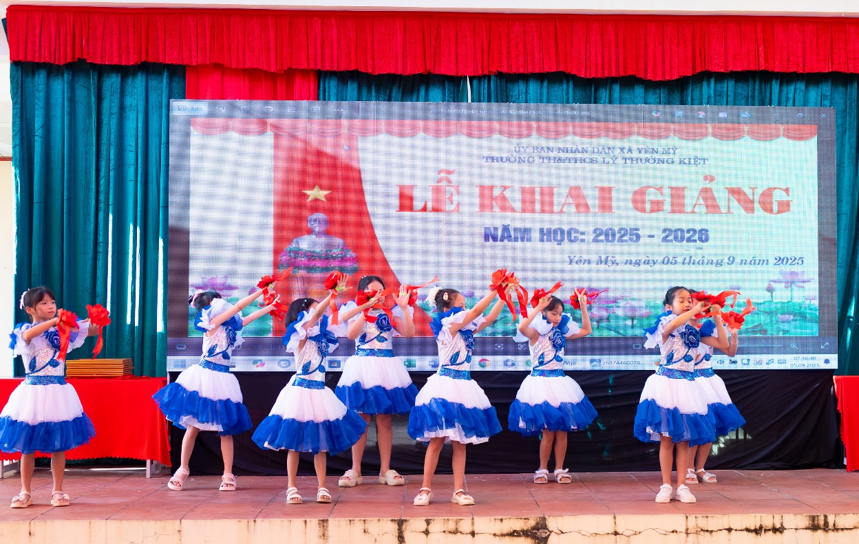 <a href='https://truongththcslythuongkiet.hungyen.edu.vn/tin-tuc/le-khai-giang-nam-hoc-2025-2026.html'>Lễ khai giảng năm học 2025-2026</a>