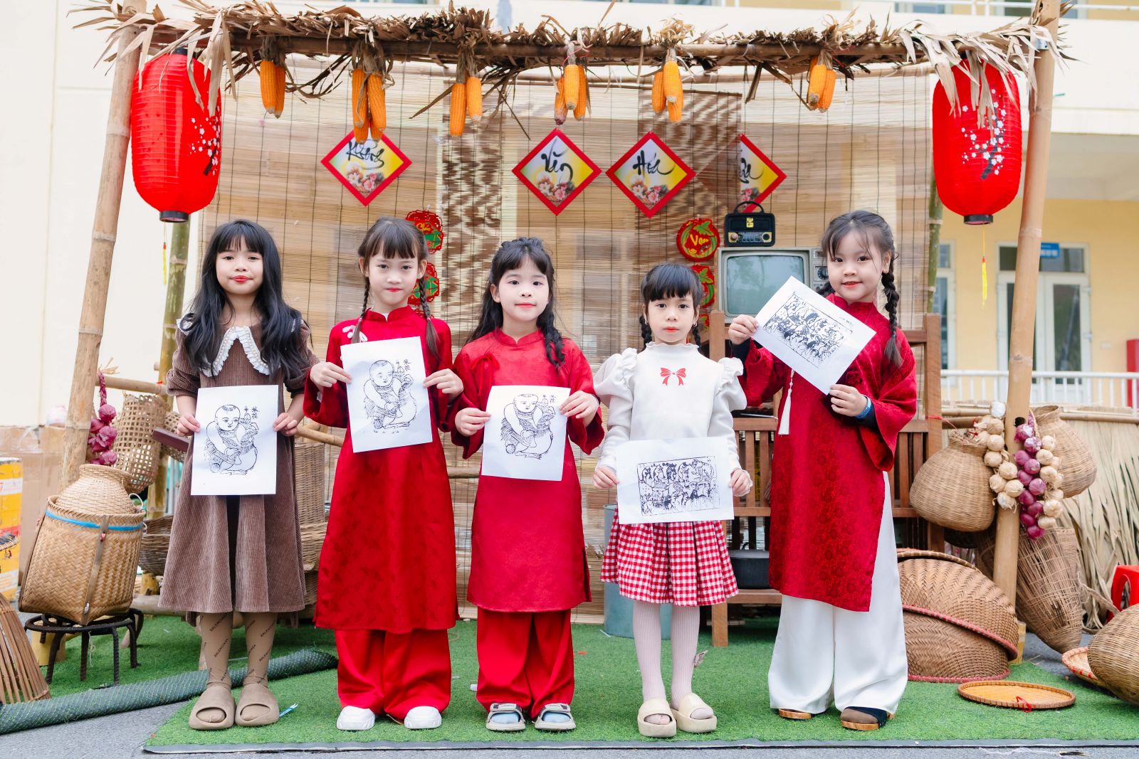 TRƯỜNG TH & THCS LÝ THƯỜNG KIỆT TỔ CHỨC  HOẠT ĐỘNG TRẢI NGHIỆM “XUÂN ĐẦM ẤM - TẾT YÊU THƯƠNG”