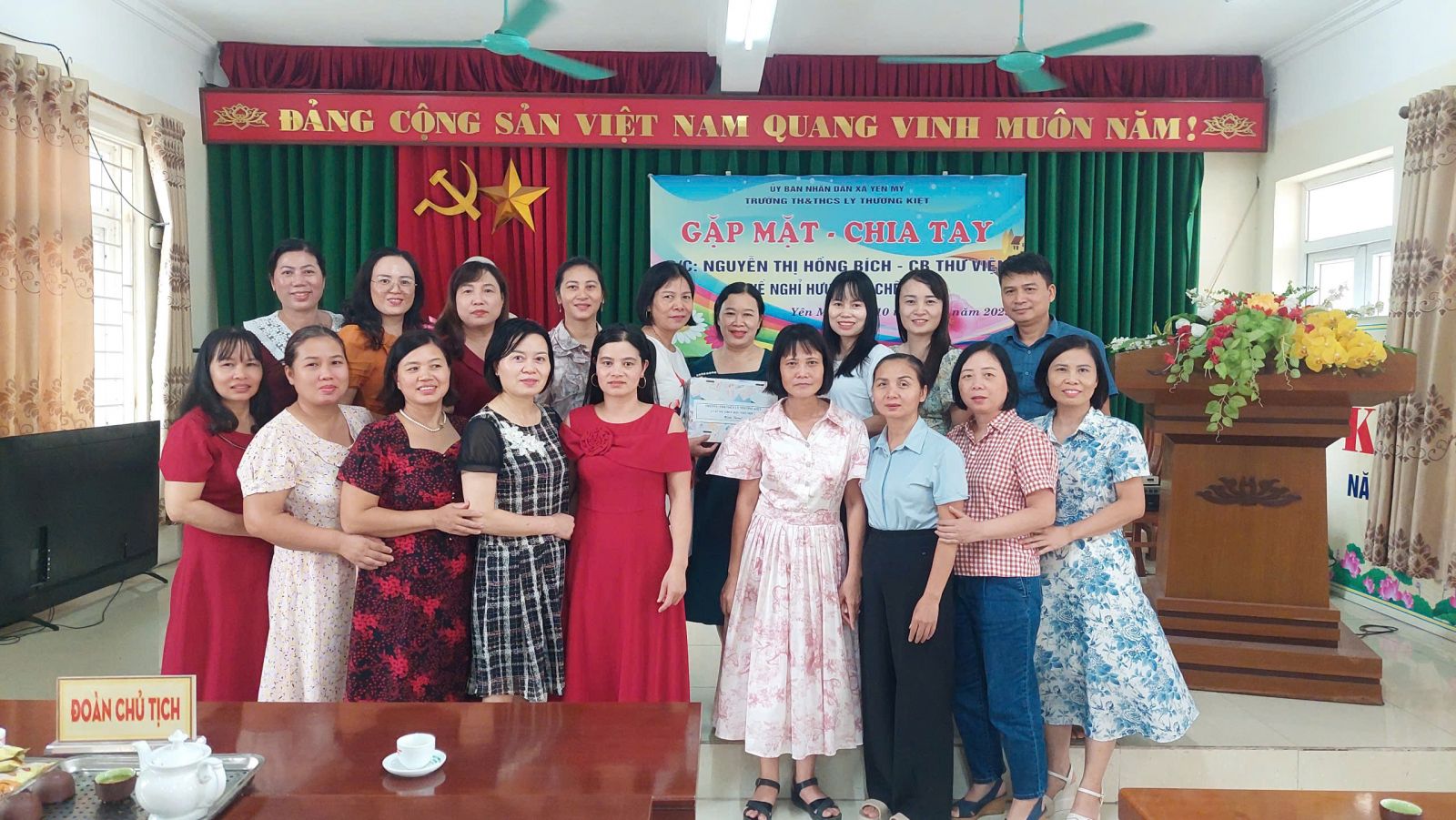 <a href='https://truongththcslythuongkiet.hungyen.edu.vn/tin-tuc/chia-tay-dong-chi-nguyen-thi-hong-bich.html'>Chia tay đồng chí Nguyễn Thị Hồng Bích</a>